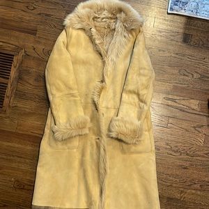 Shearling coat. Tan color